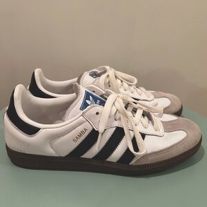 EUC adidas Originals Samba OG in white/black women’s size 8.5